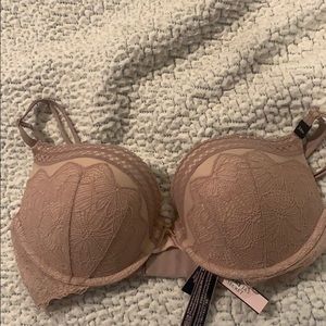 NWT Victoria’s Secret push up bra